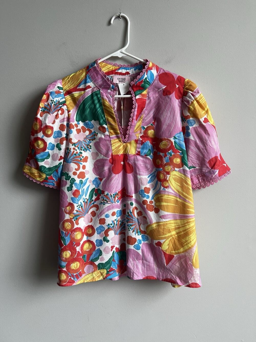 Entro Top Floral Puff Sleeve Blouse M Button Front NEW Feminine Colorful Cotto